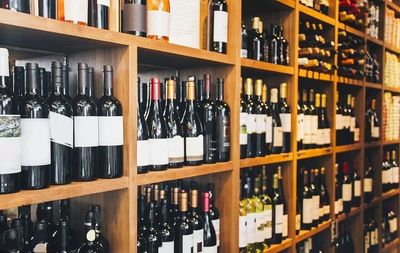 酒類批發(fā)商紛紛轉(zhuǎn)型開實(shí)體店,走陽(yáng)關(guān)道還是擠獨(dú)木橋?